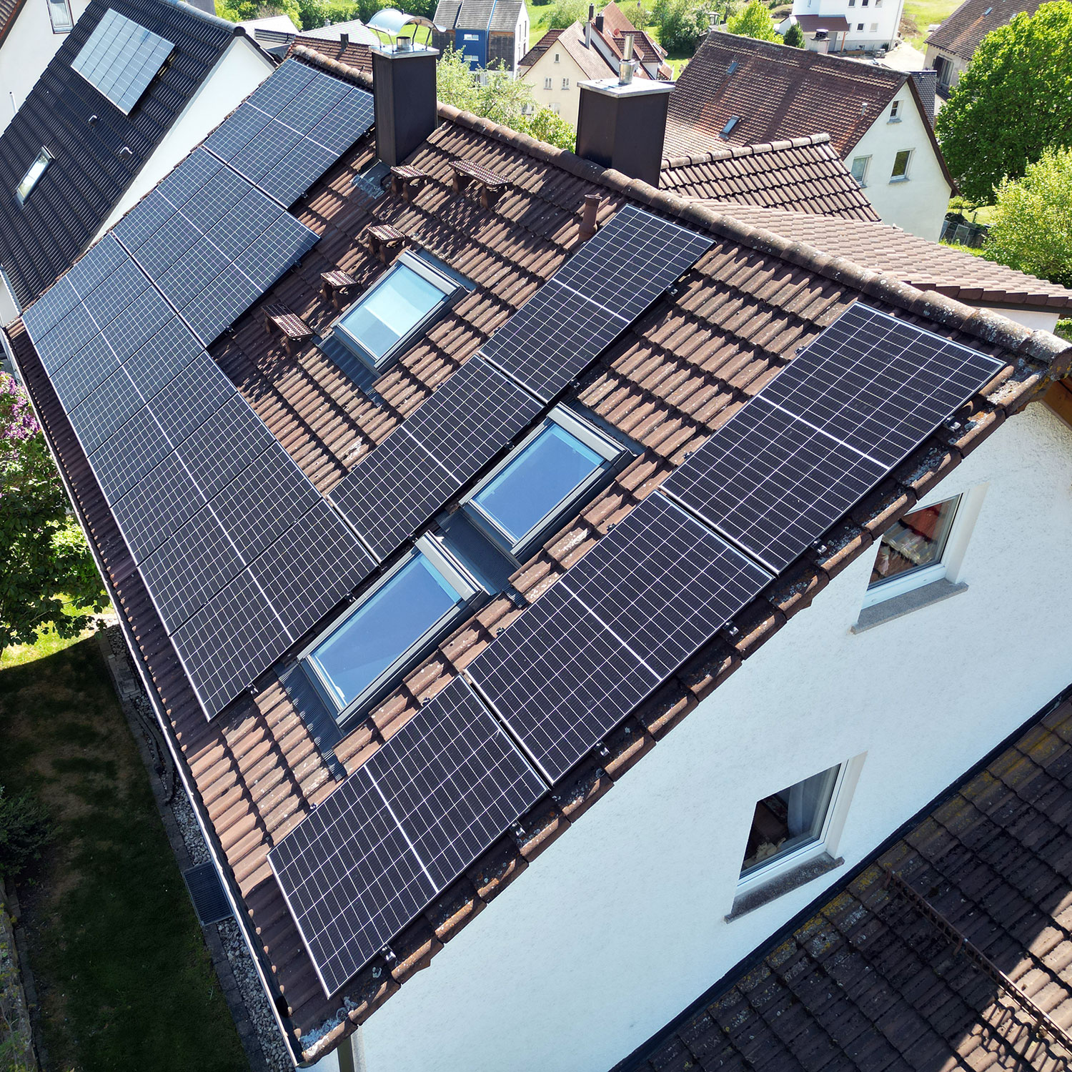 Mit der hochmodernen PV-Anlage kann der Privatkunde in Mähringen den selbst erzeugten Solarstrom optimal nutzen und seine Energieunabhängigkeit weiter steigern